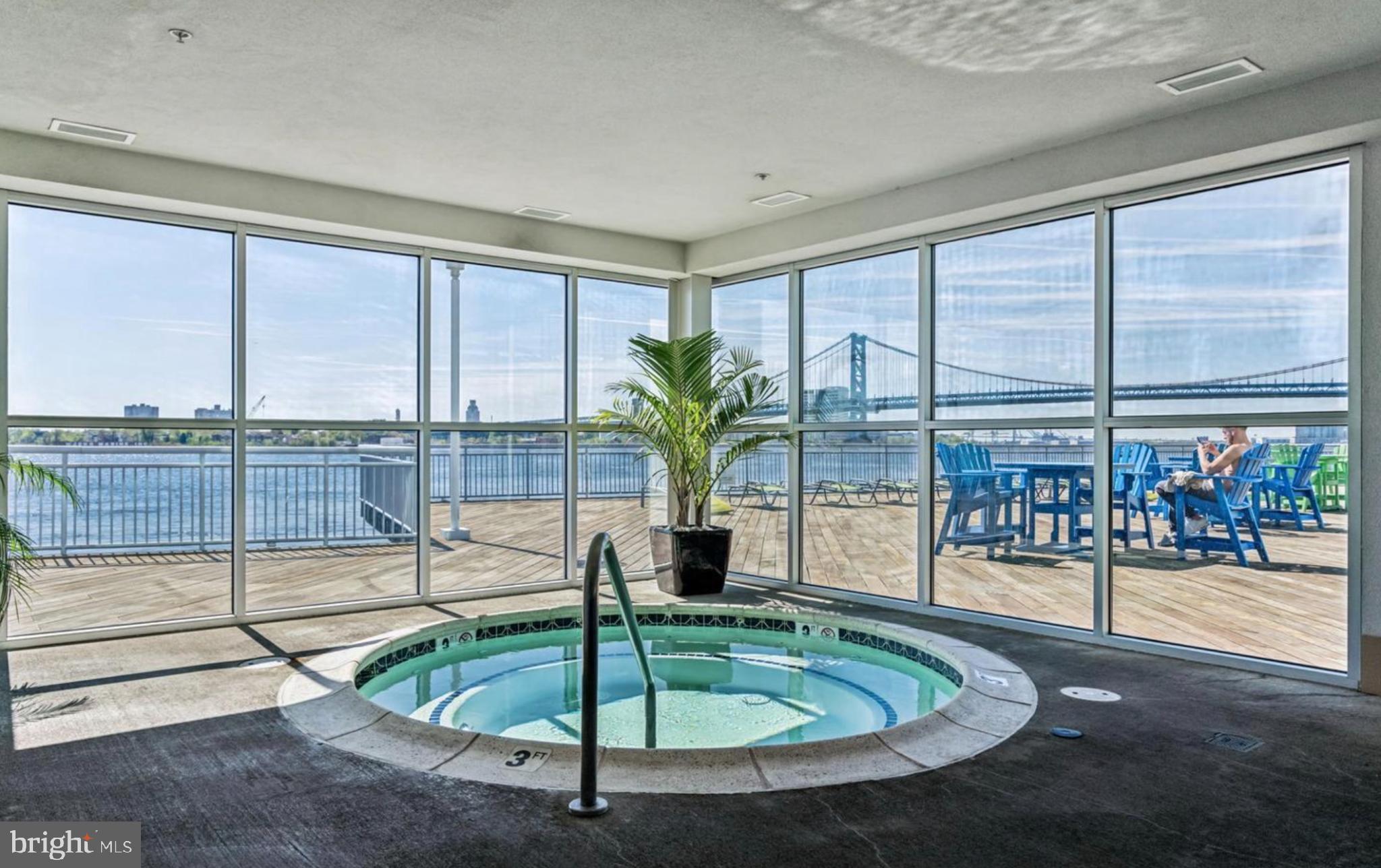 WATERFRONT SQUARE - Residential