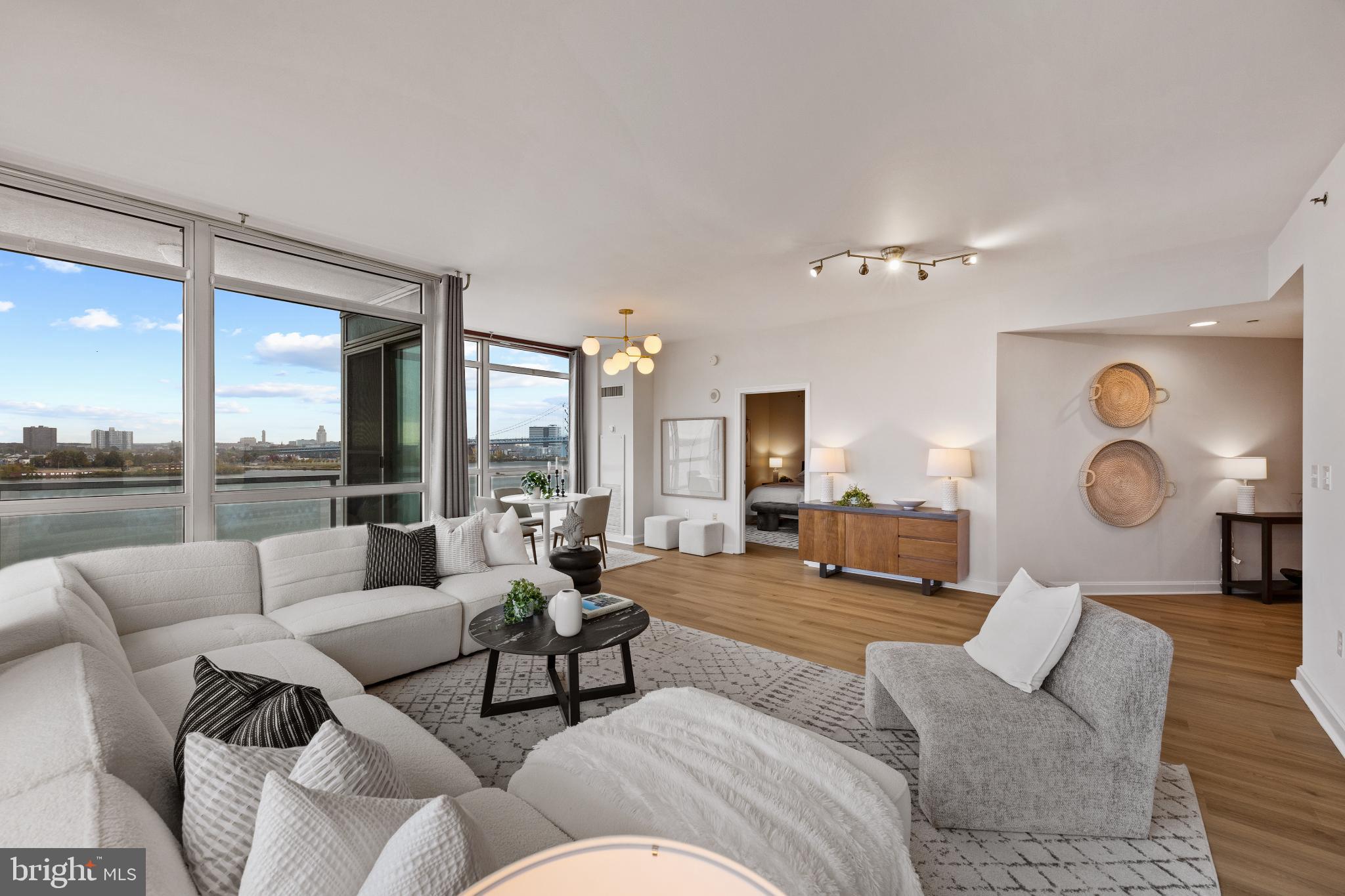 WATERFRONT SQUARE - Residential