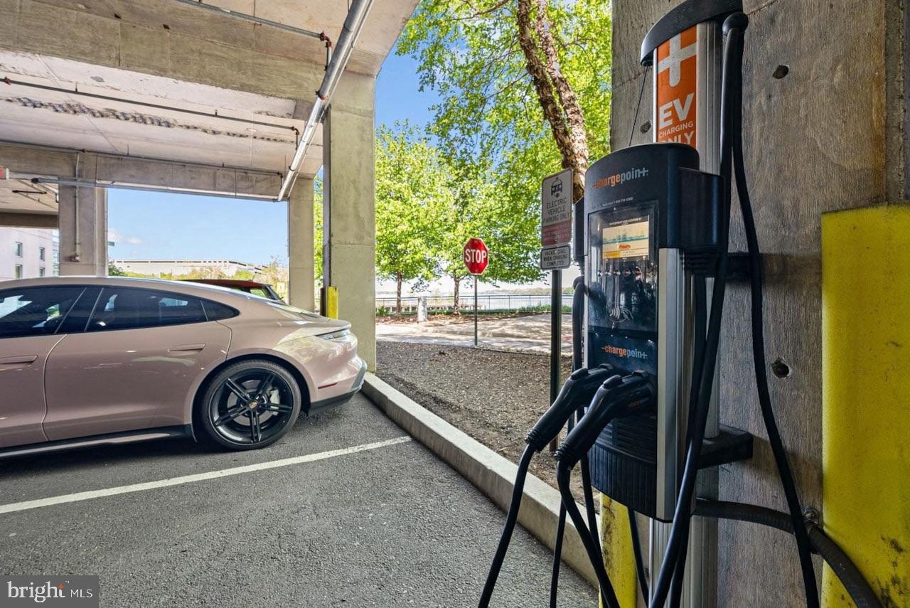 WATERFRONT SQUARE - Residential