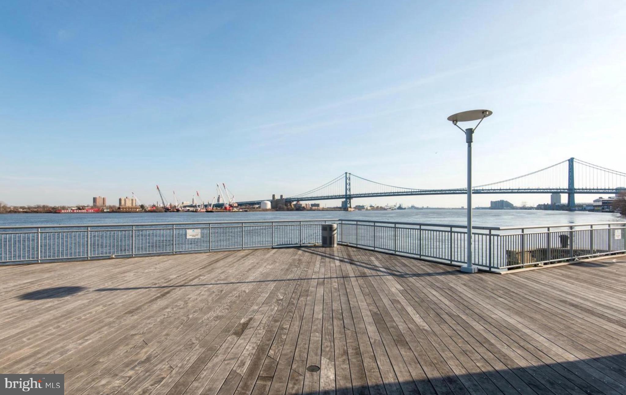 WATERFRONT SQUARE - Residential