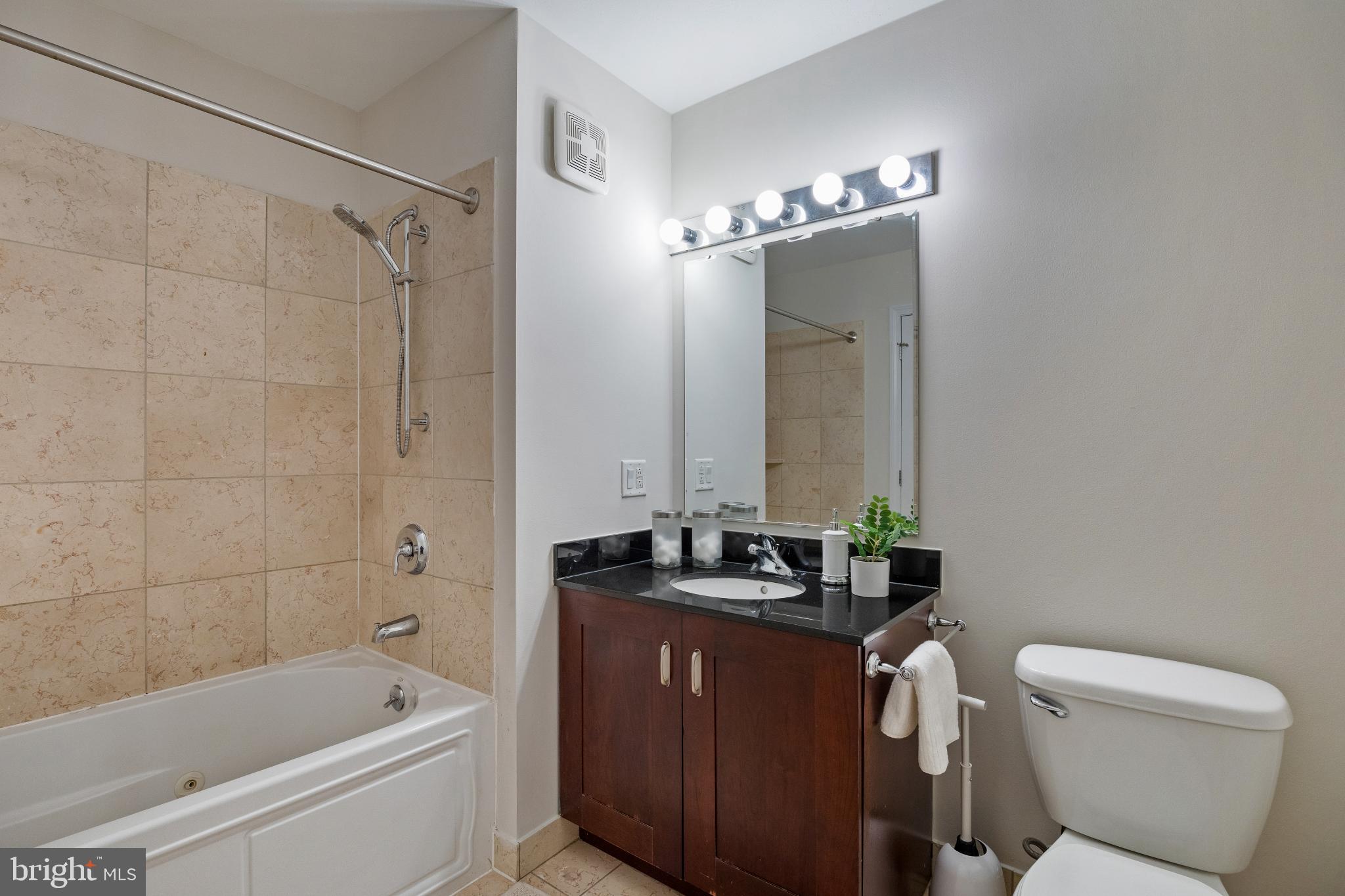 WATERFRONT SQUARE - Residential