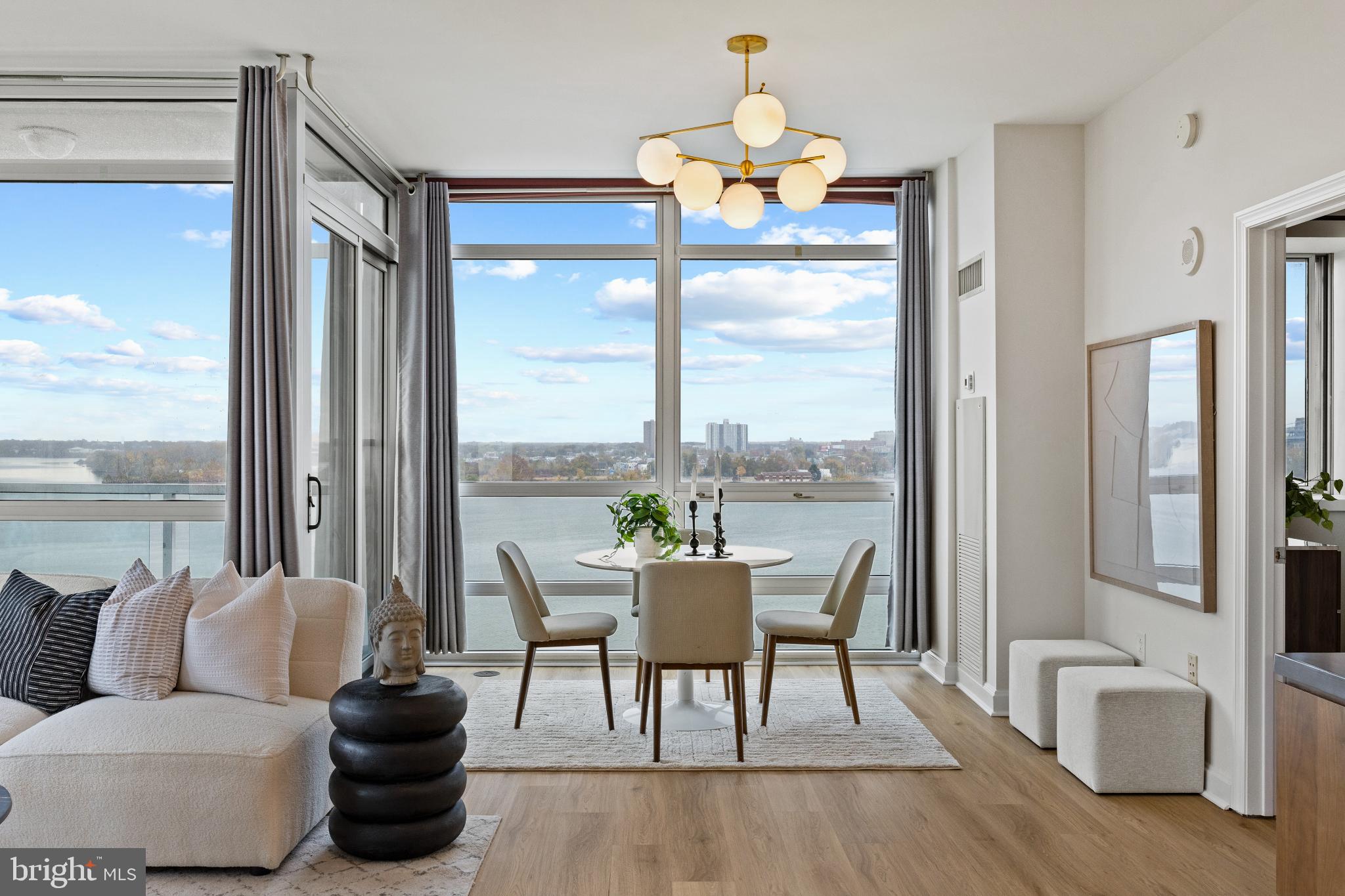 WATERFRONT SQUARE - Residential