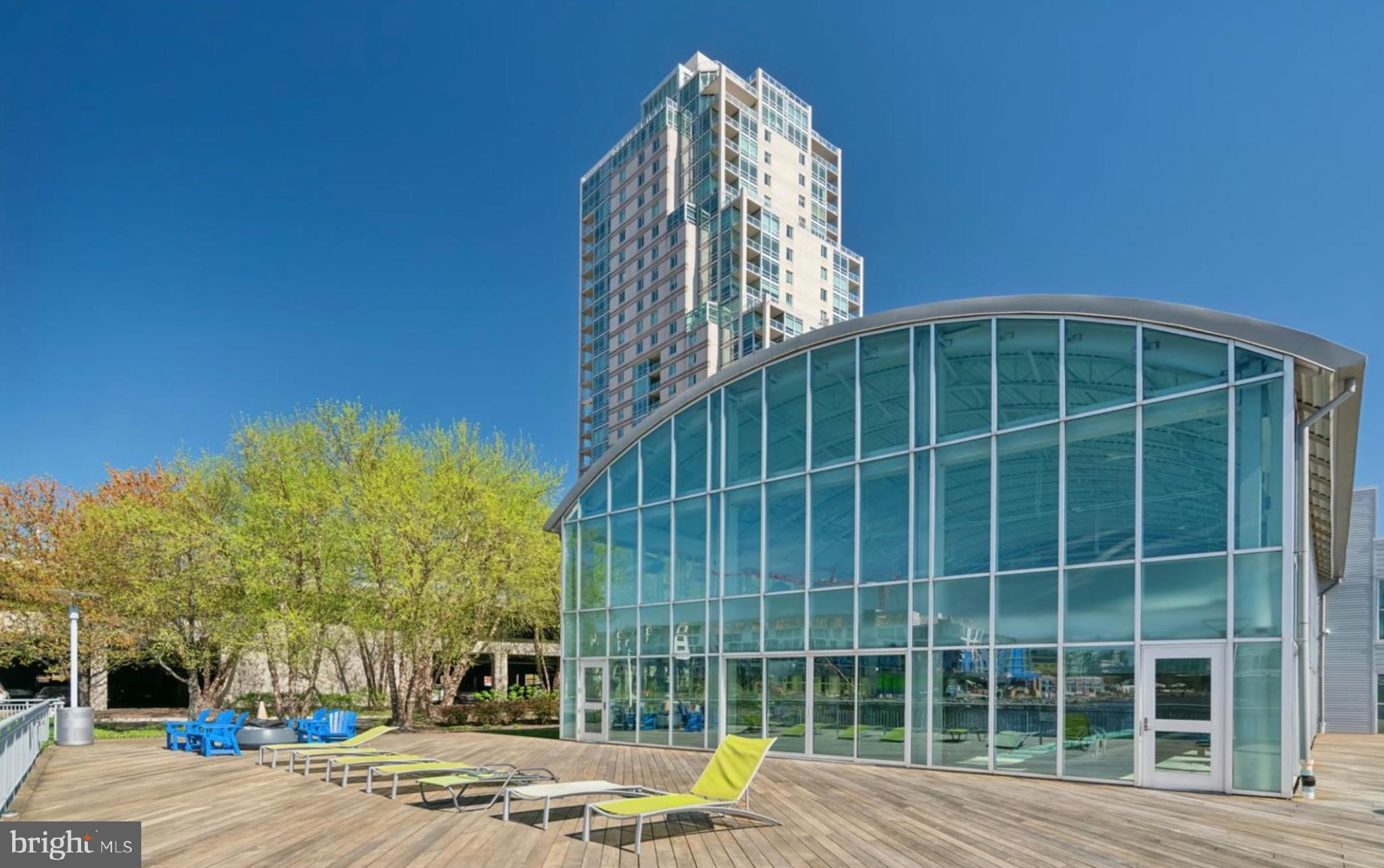 WATERFRONT SQUARE - Residential