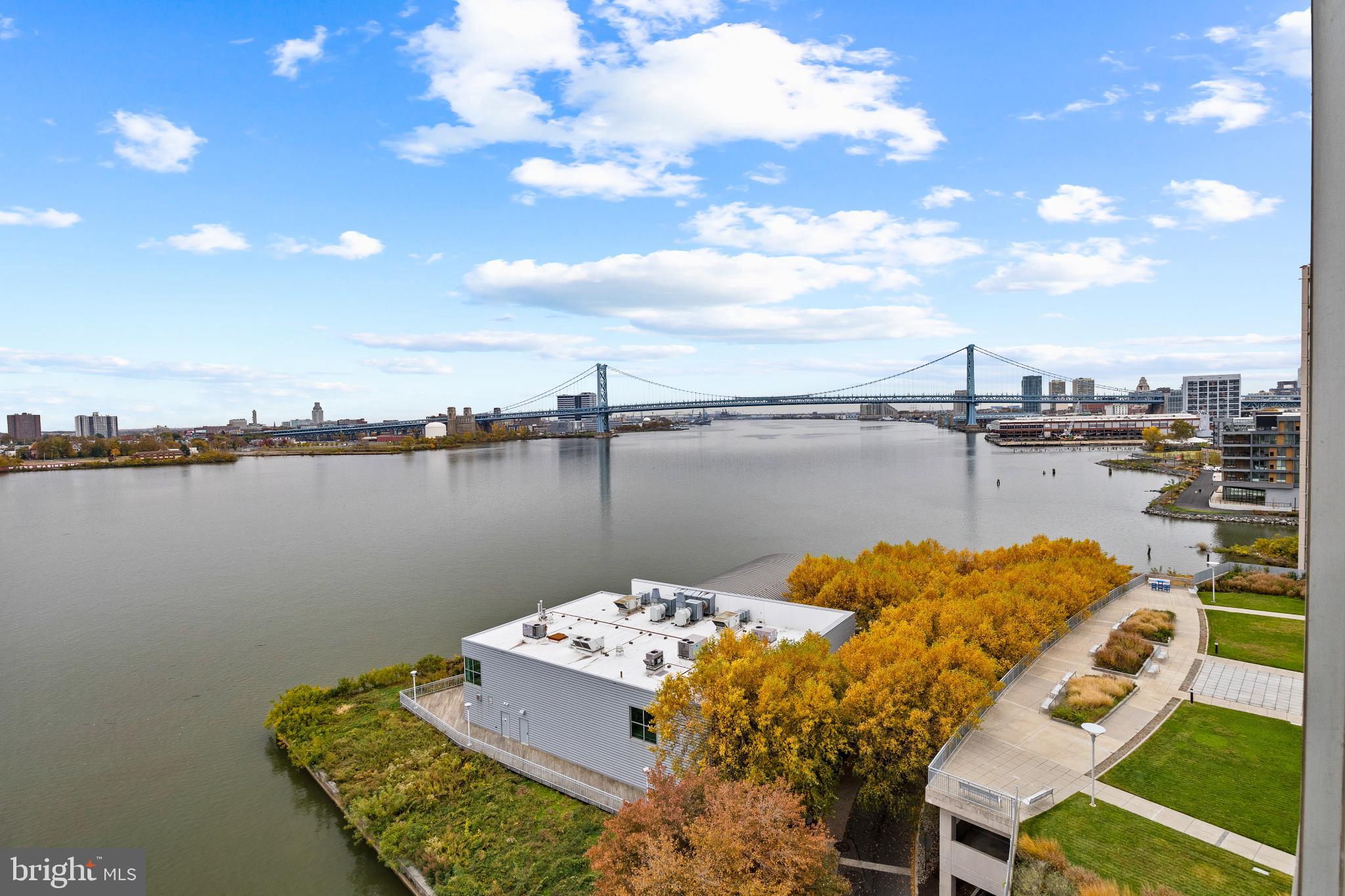 WATERFRONT SQUARE - Residential