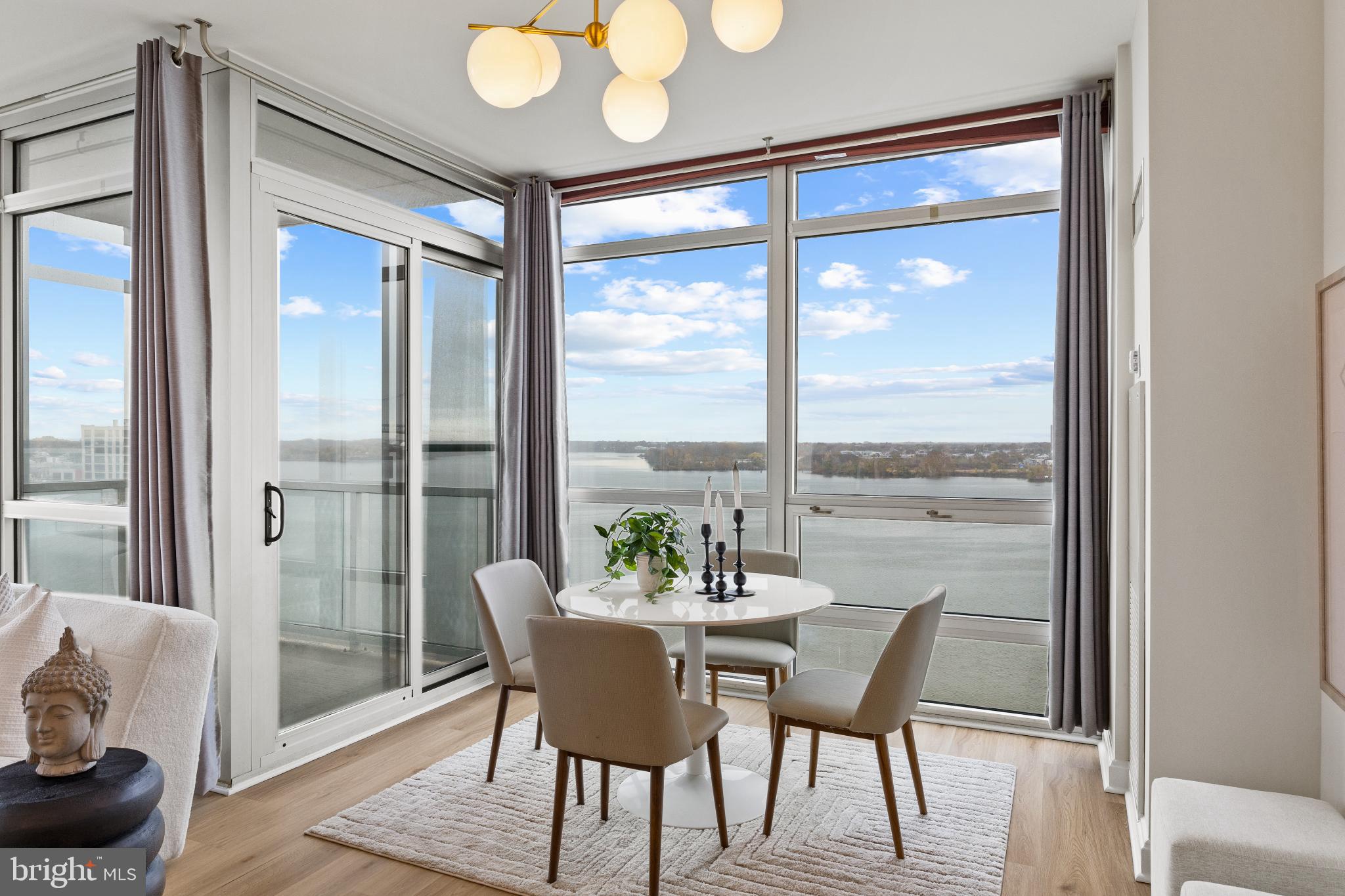 WATERFRONT SQUARE - Residential