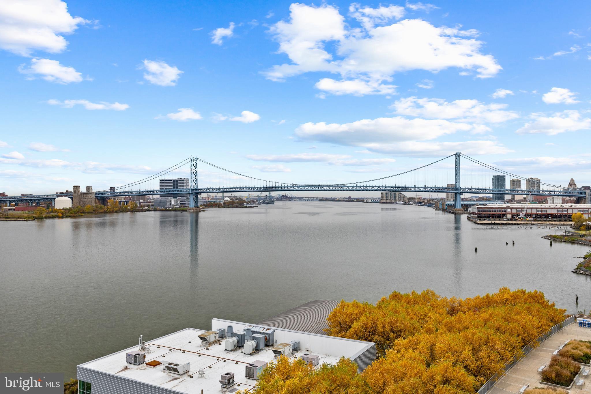 WATERFRONT SQUARE - Residential