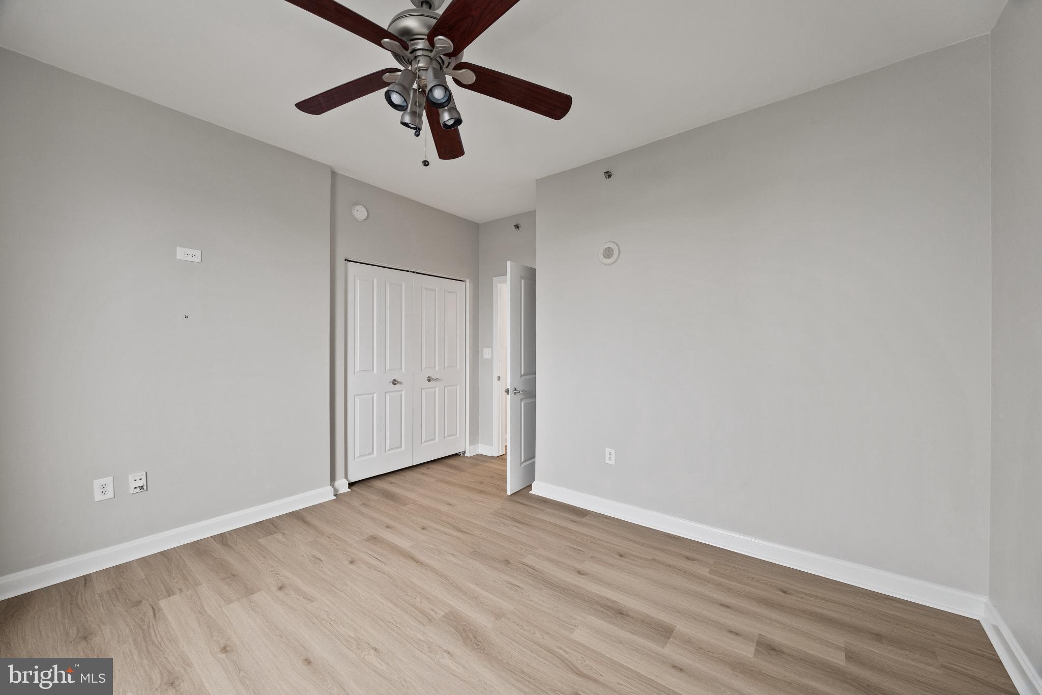 WATERFRONT SQUARE - Residential