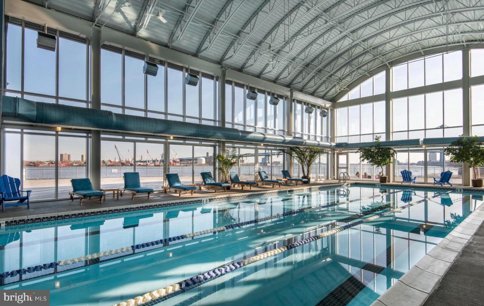 WATERFRONT SQUARE - Residential