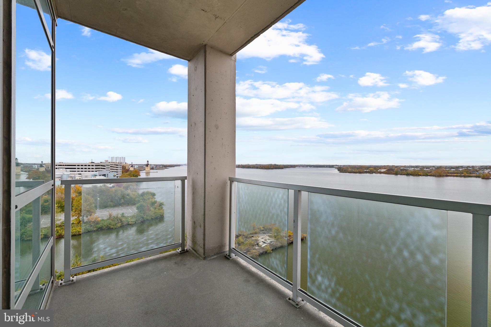 WATERFRONT SQUARE - Residential