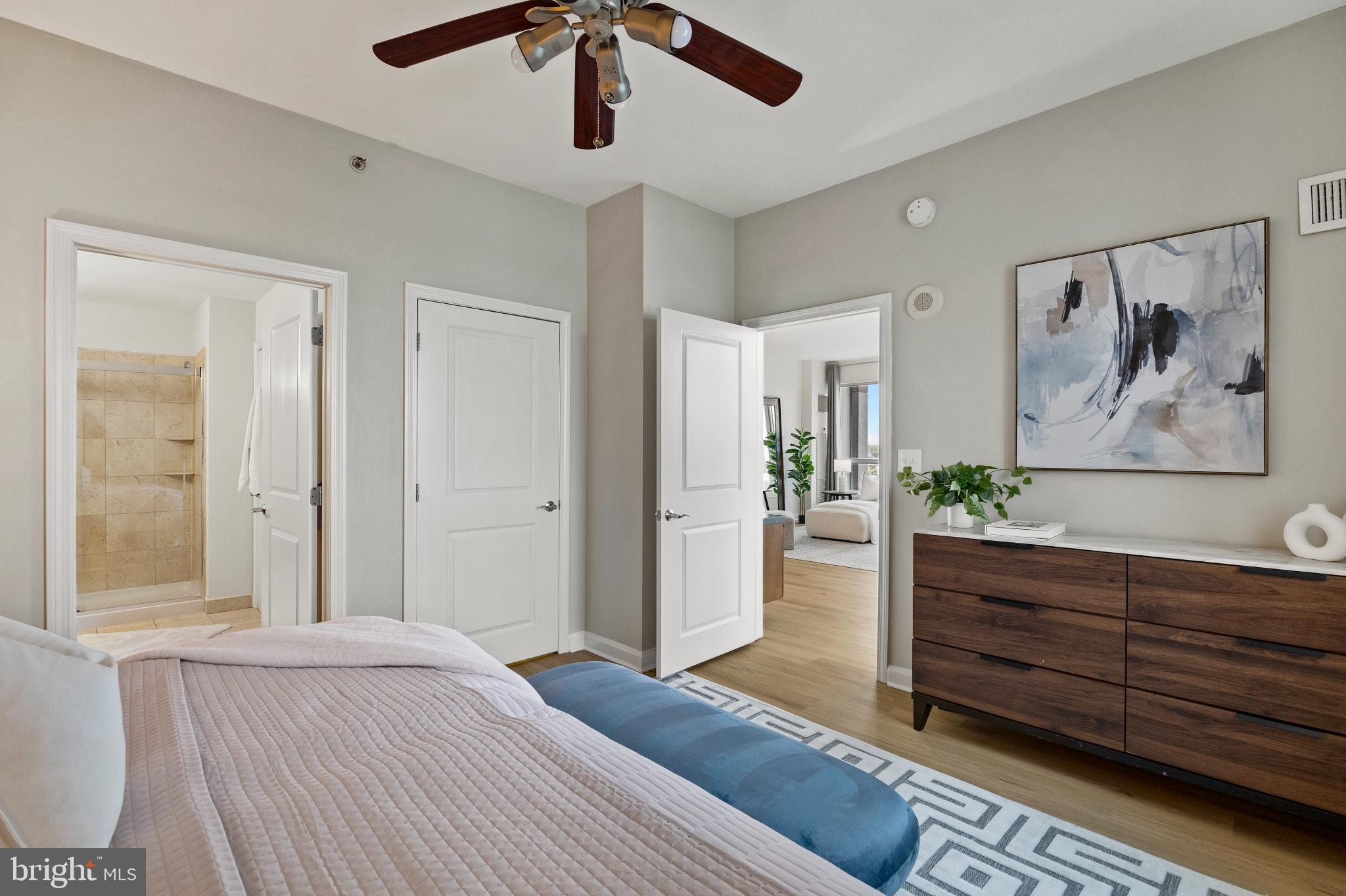 WATERFRONT SQUARE - Residential