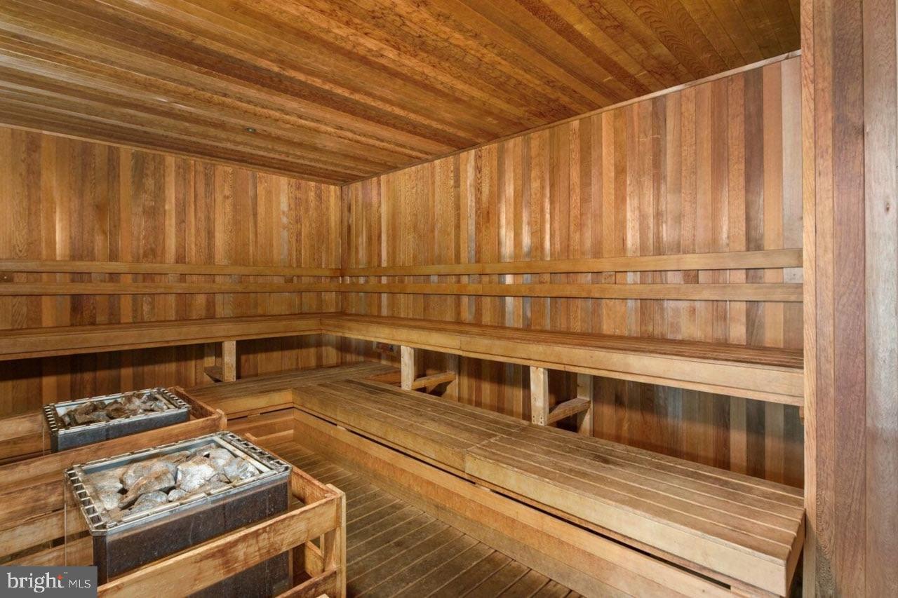 WATERFRONT SQUARE - Residential