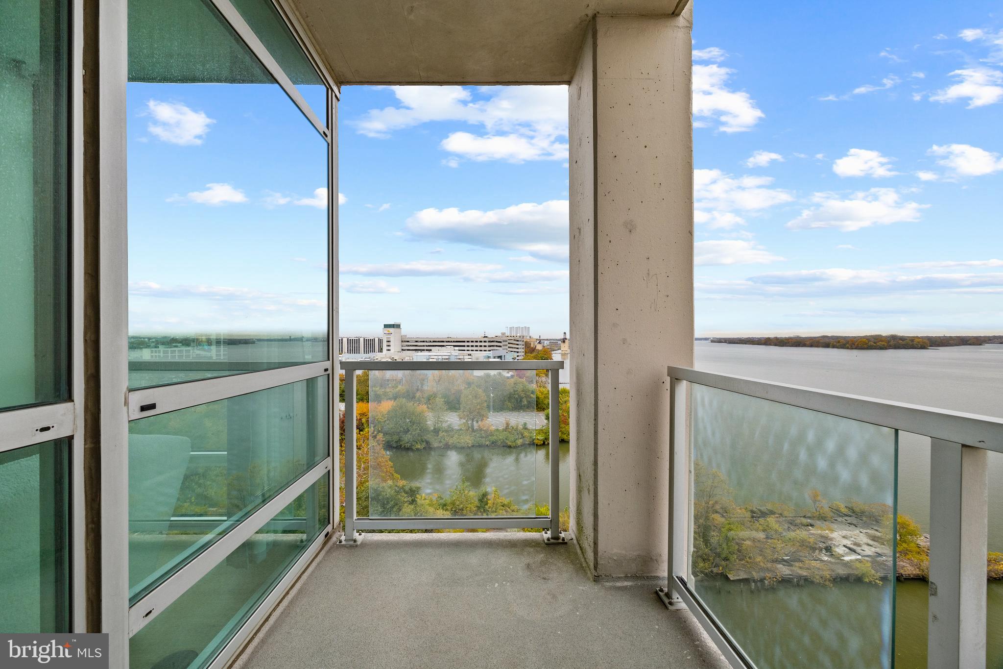 WATERFRONT SQUARE - Residential