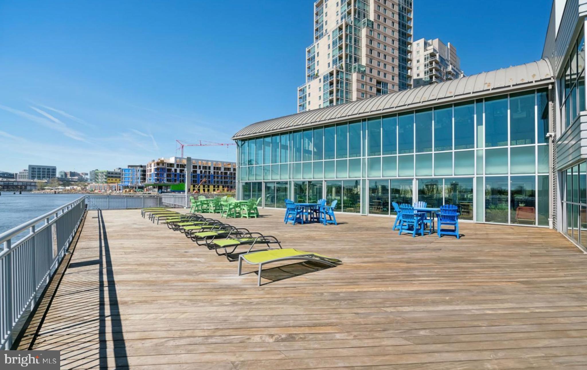 WATERFRONT SQUARE - Residential