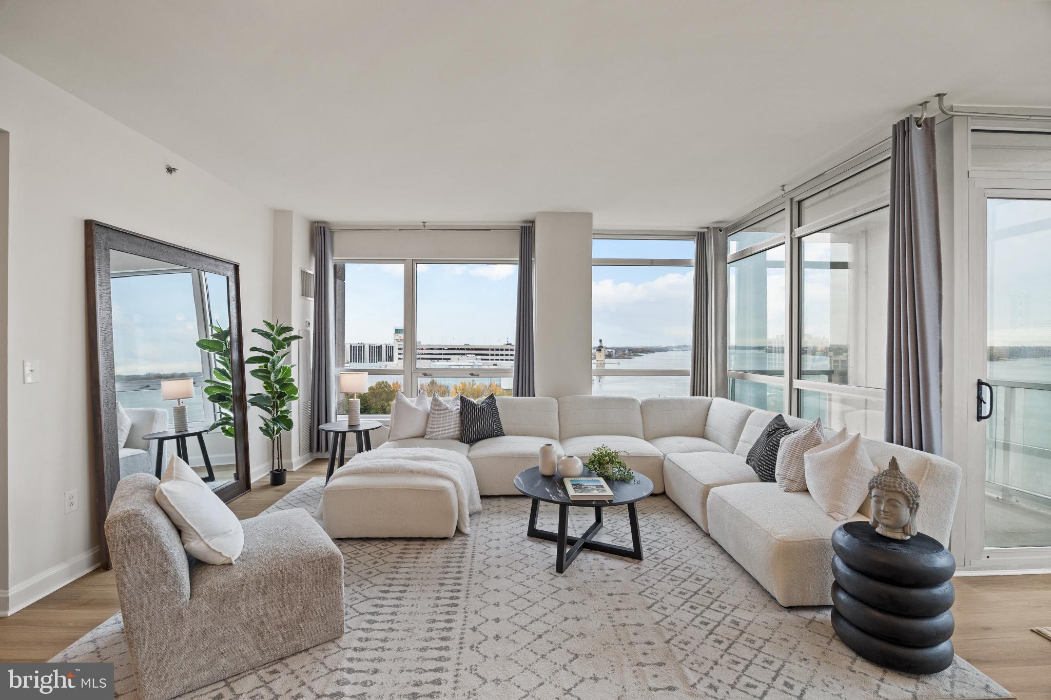 WATERFRONT SQUARE - Residential