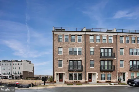 42708 Darala Drive, Ashburn, VA MLS: VALO2115144