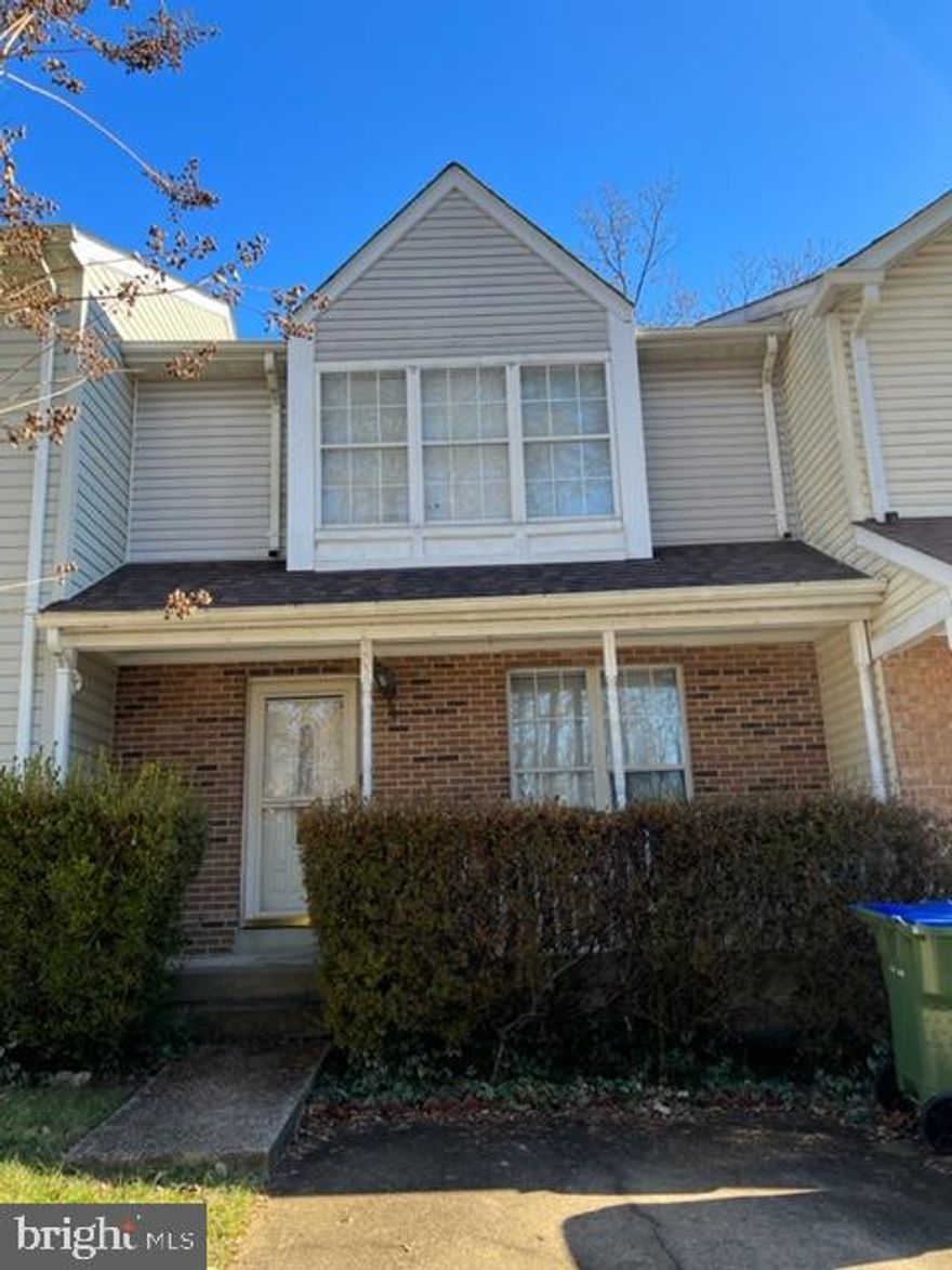 Great location!!  2 Bedroom, 2 and 1/2 Bathroom,  3 level Townhouse in North Stafford. Convienently located to Quantico MCB, I-95, Route 1.  Large Kitchen with room for a table, each Bedroom has it's own bathroom, fenced in back yard and deck.