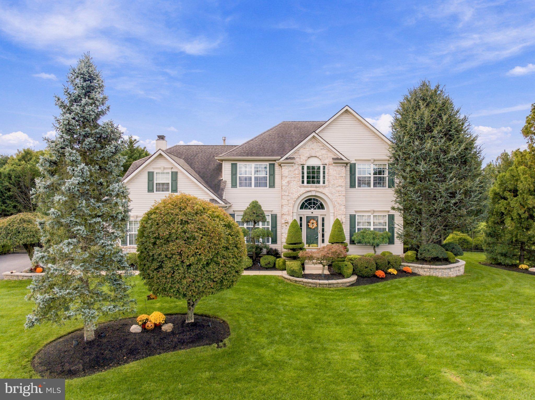 8 STREAMLET COURT