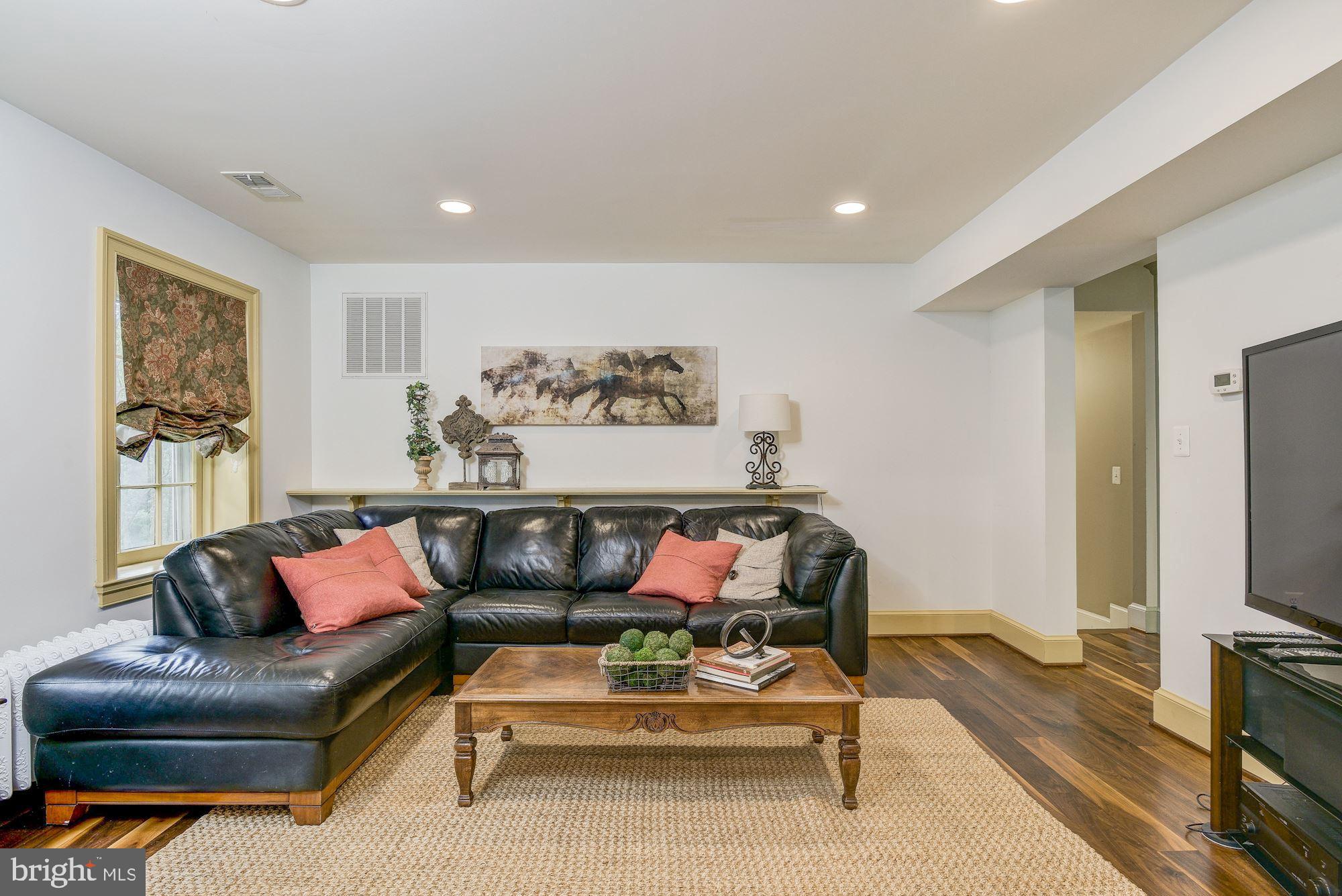 DELLABROOKE FOREST - Residential