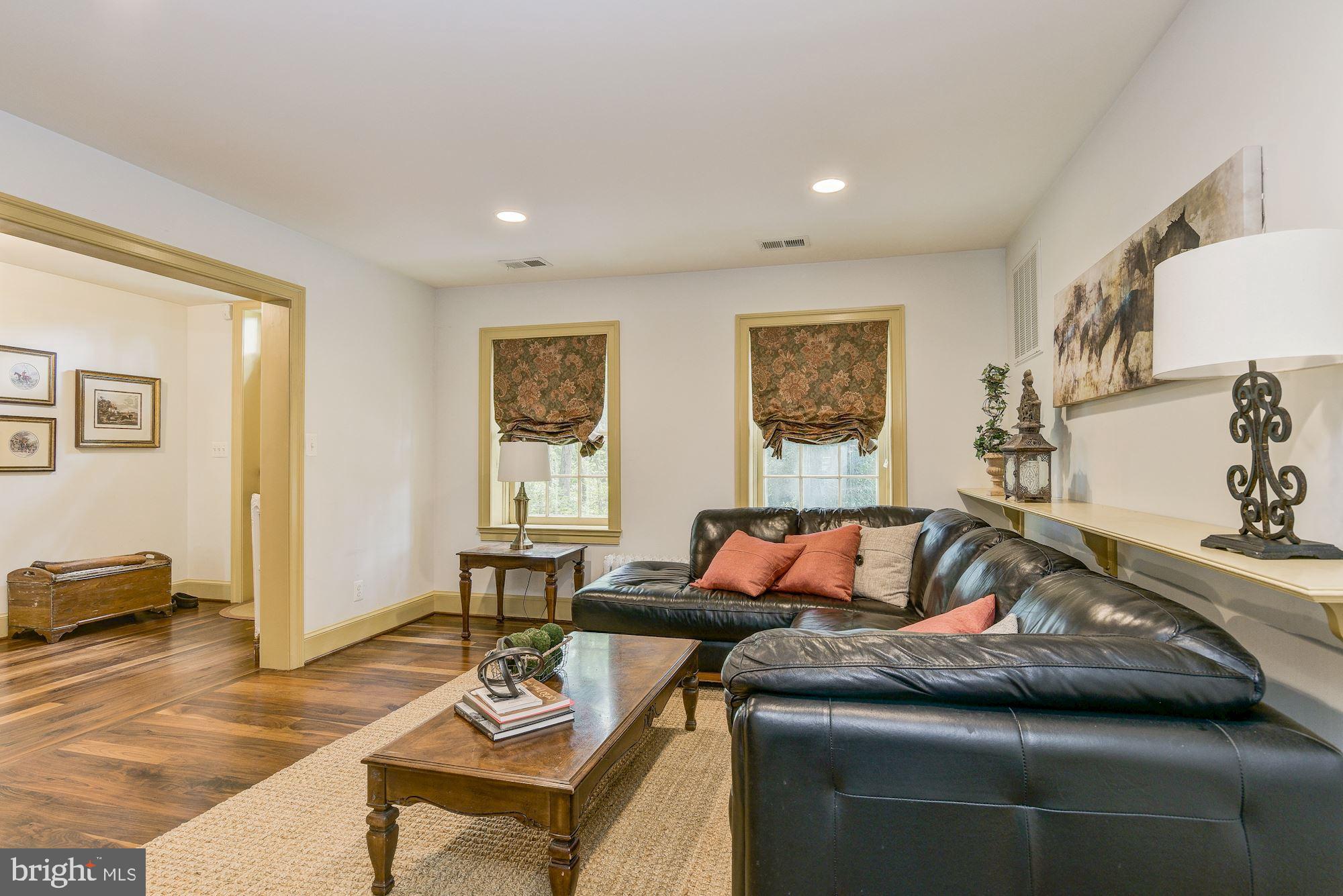 DELLABROOKE FOREST - Residential