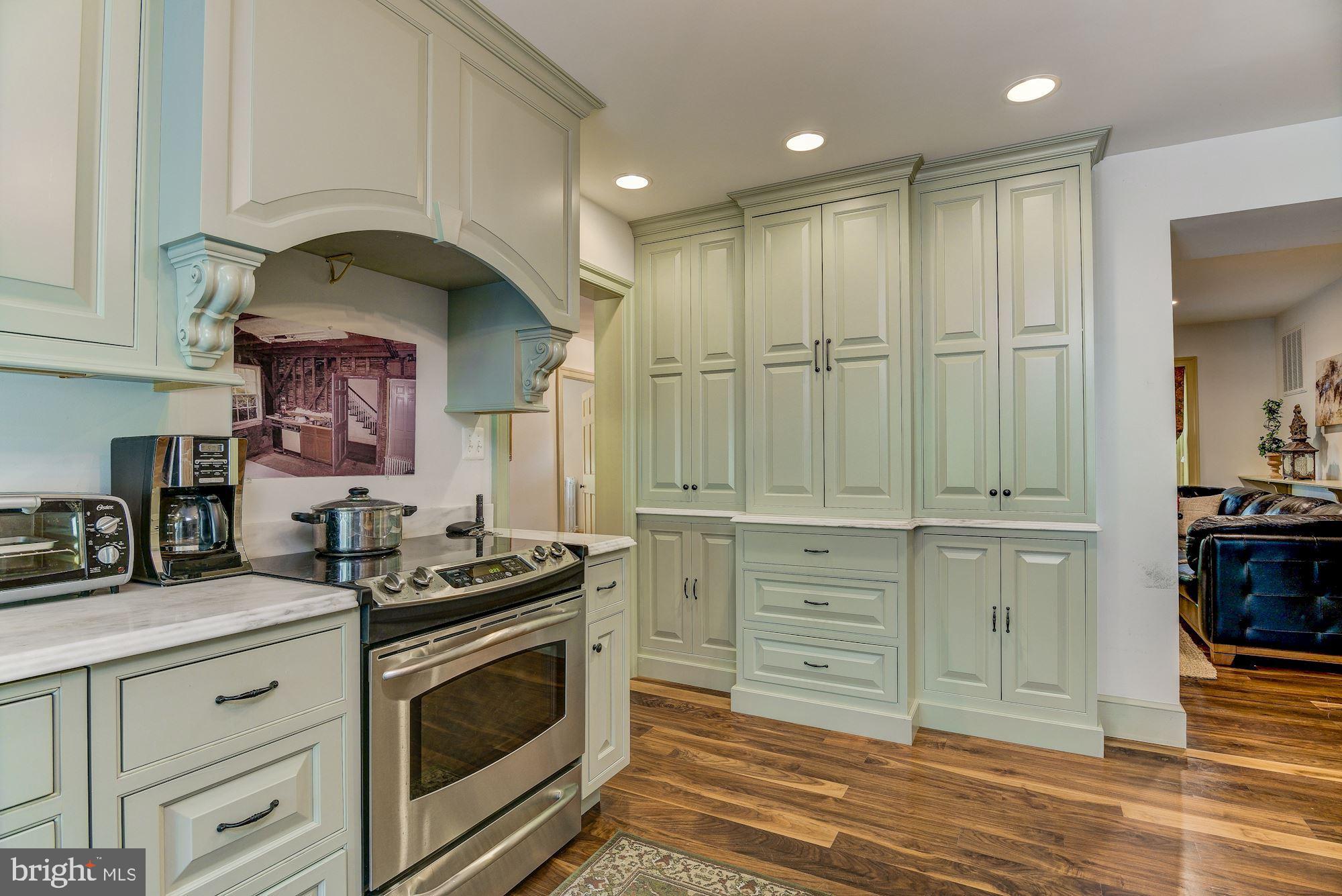 DELLABROOKE FOREST - Residential