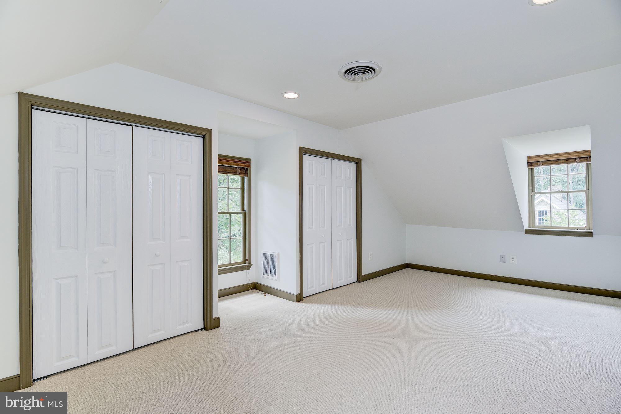 DELLABROOKE FOREST - Residential