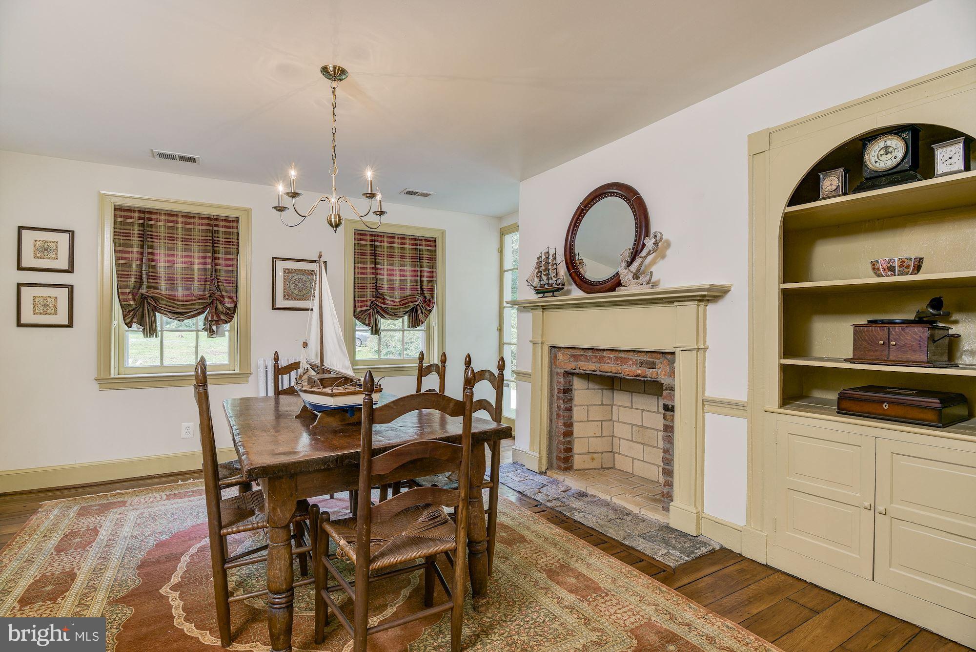 DELLABROOKE FOREST - Residential