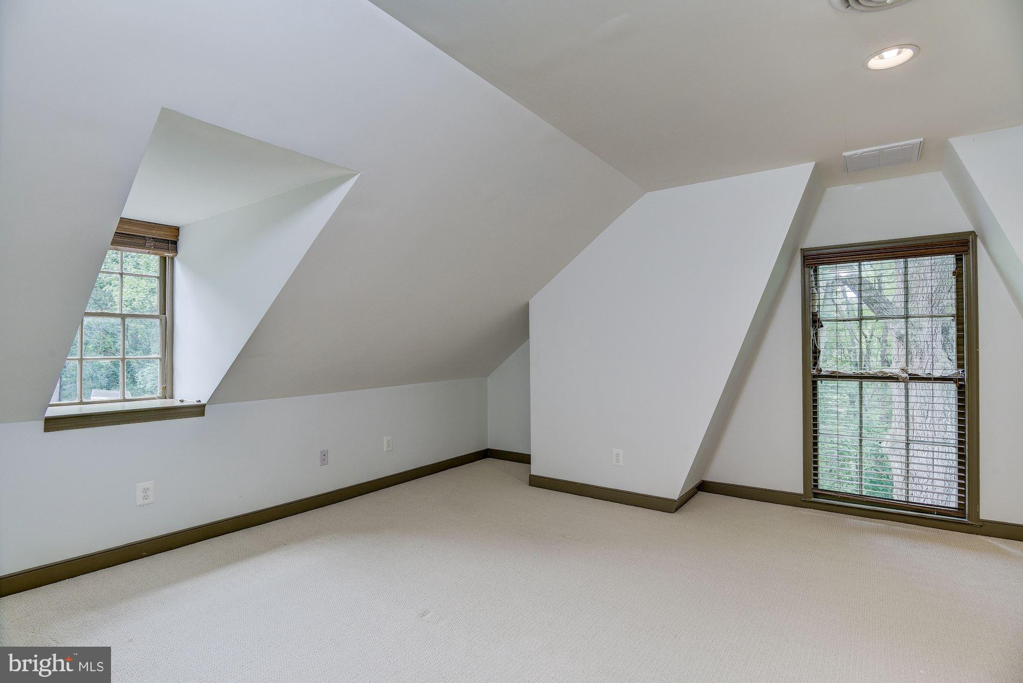 DELLABROOKE FOREST - Residential