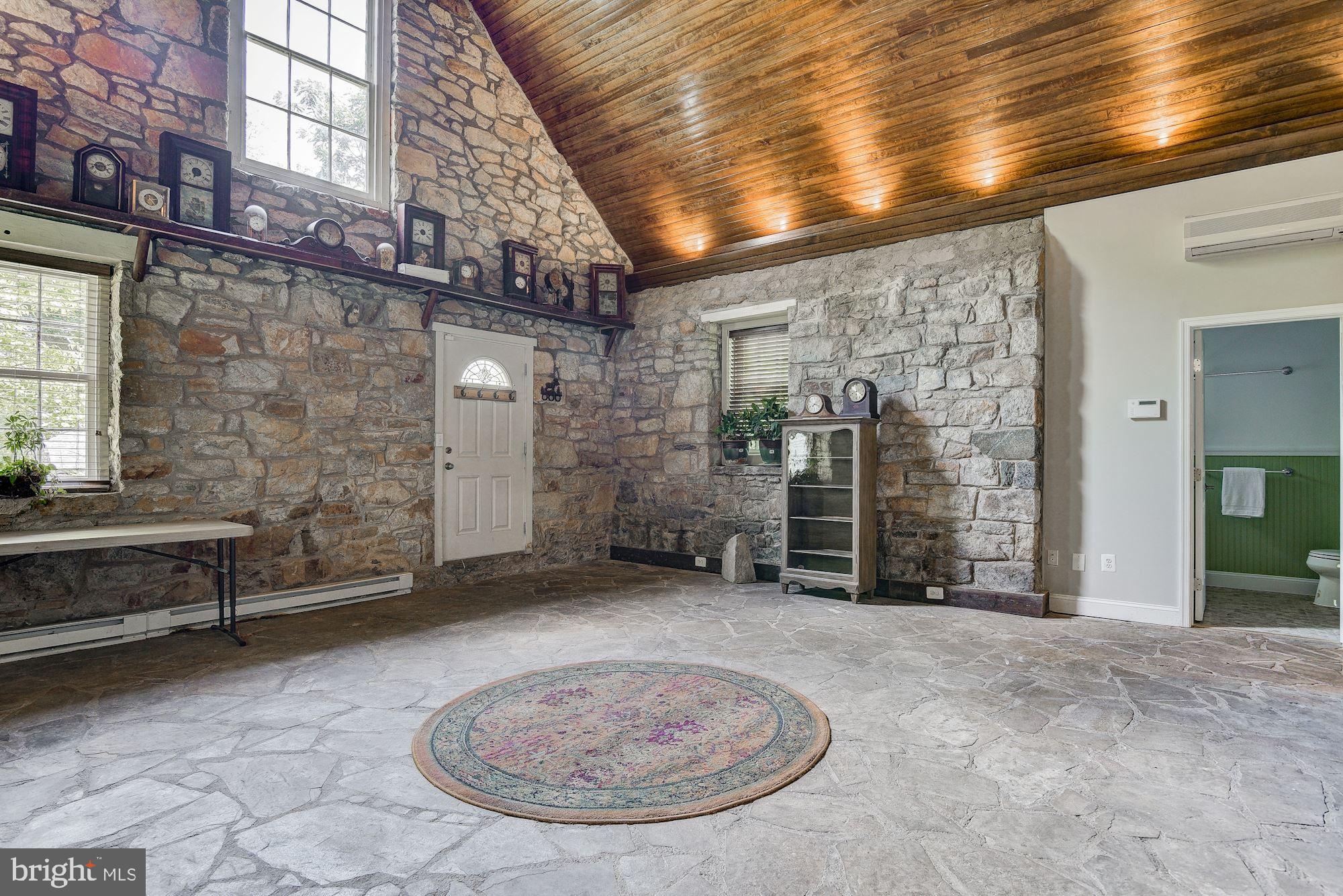 DELLABROOKE FOREST - Residential