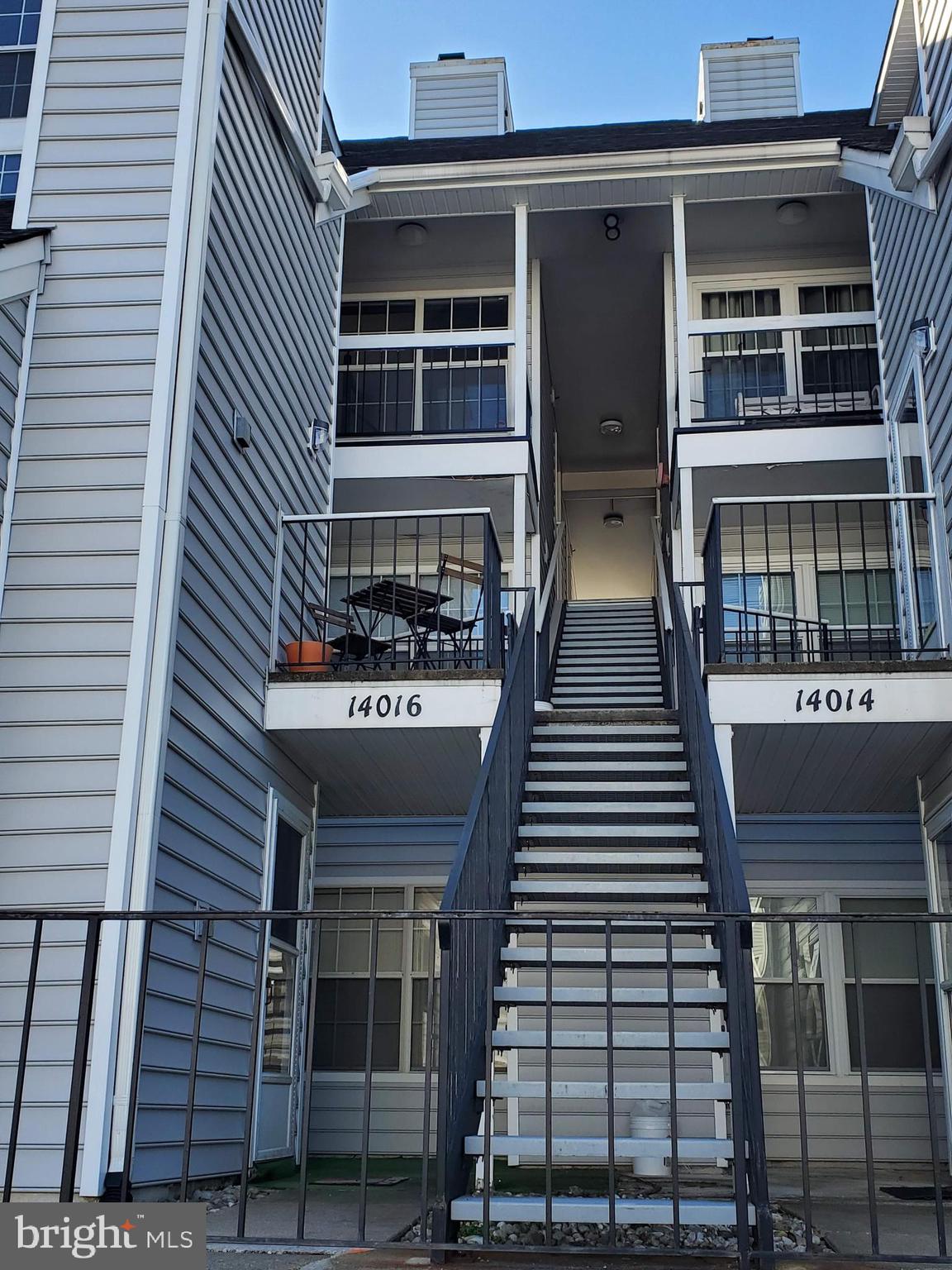 One level luxury condo with 1 bedroom, 1 bath, wood flooring throughout, washer and dryer. CREDIT SCORE OF AT LEAST 700+ REQUIRED. GROSS MINIMUM INCOME REQUIREMENT $4125 PER MONTH. Small dogs allowed, spayed/neutered cat. If approved, 1st month's rent is required to hold the unit. Rhino Security Deposit insurance required. Application fee is $65.00 per applicant.