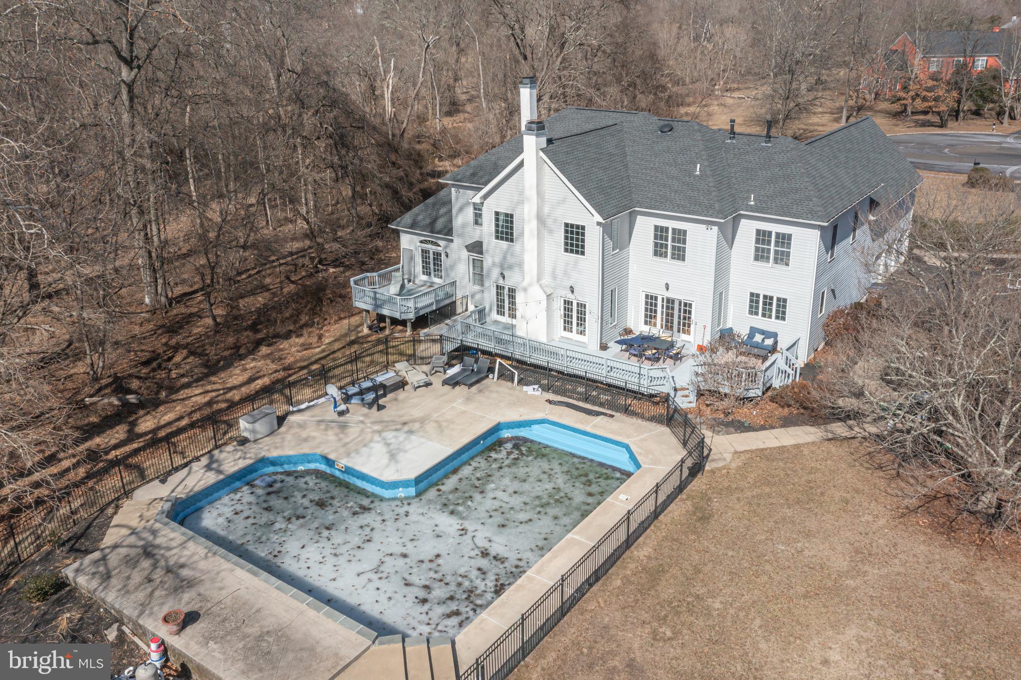 RIVER CROSSING - Residential