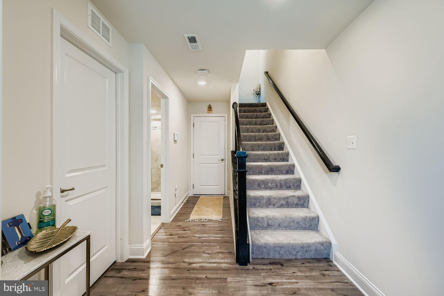 OXFORD SQUARE - Residential Lease