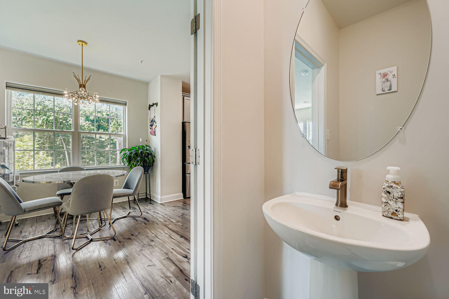 OXFORD SQUARE - Residential Lease