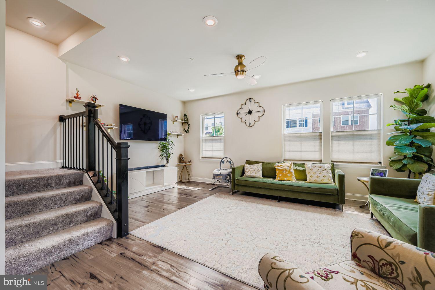 OXFORD SQUARE - Residential Lease