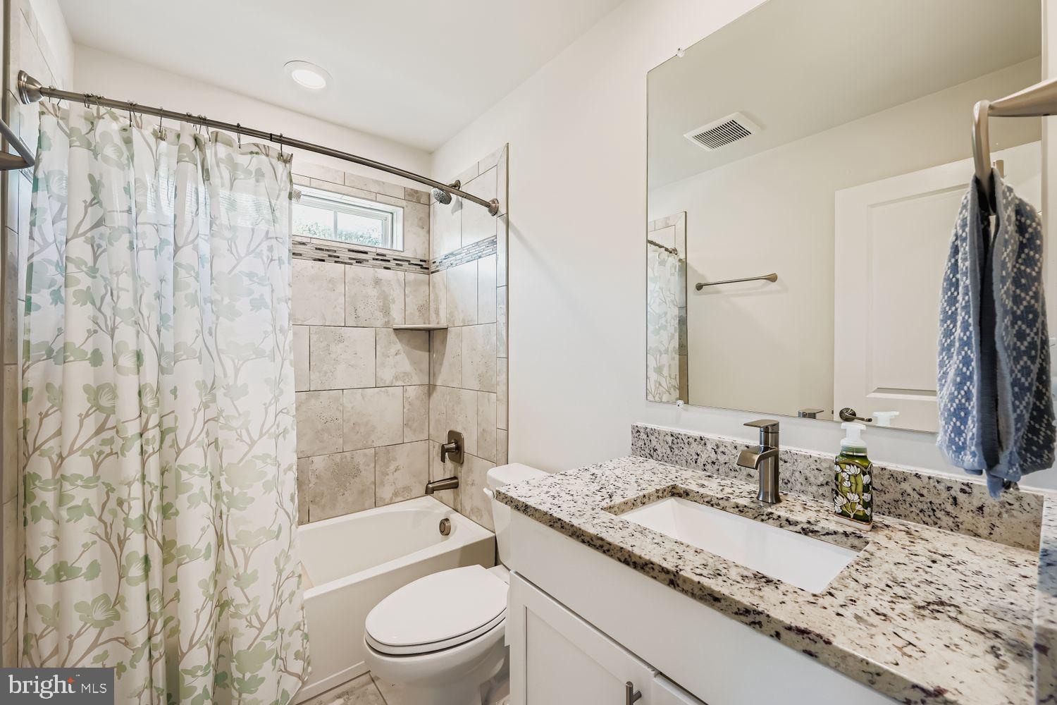 OXFORD SQUARE - Residential Lease