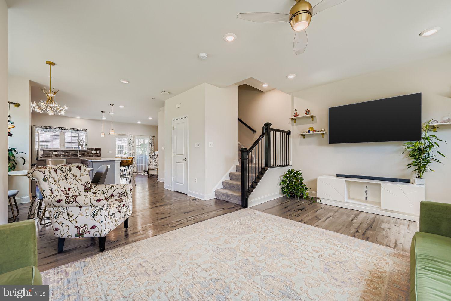 OXFORD SQUARE - Residential Lease