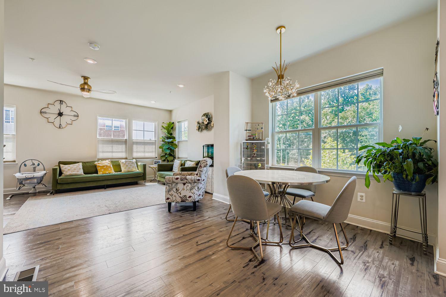 OXFORD SQUARE - Residential Lease