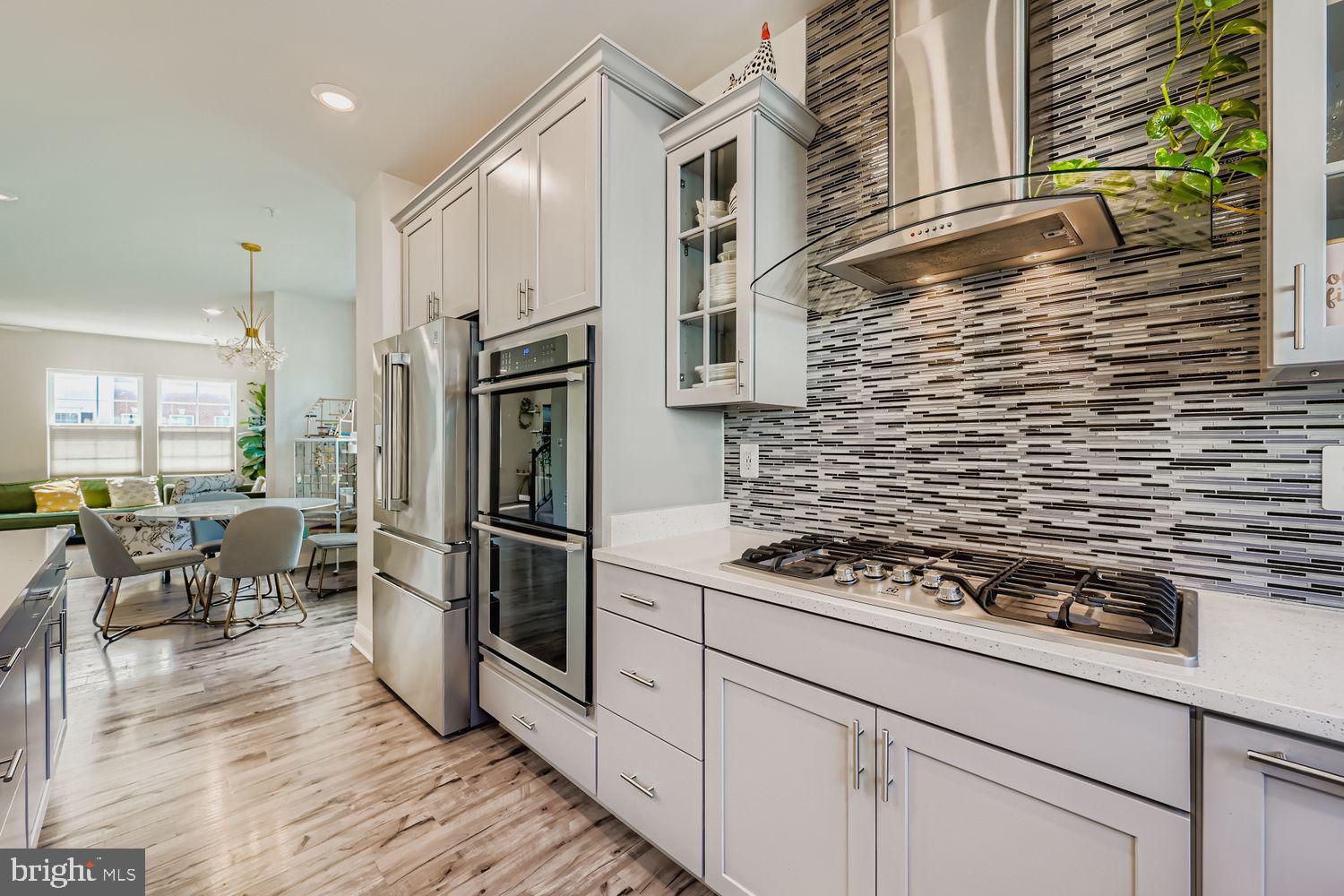 OXFORD SQUARE - Residential Lease