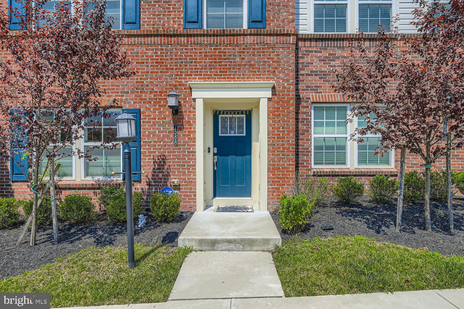 OXFORD SQUARE - Residential Lease