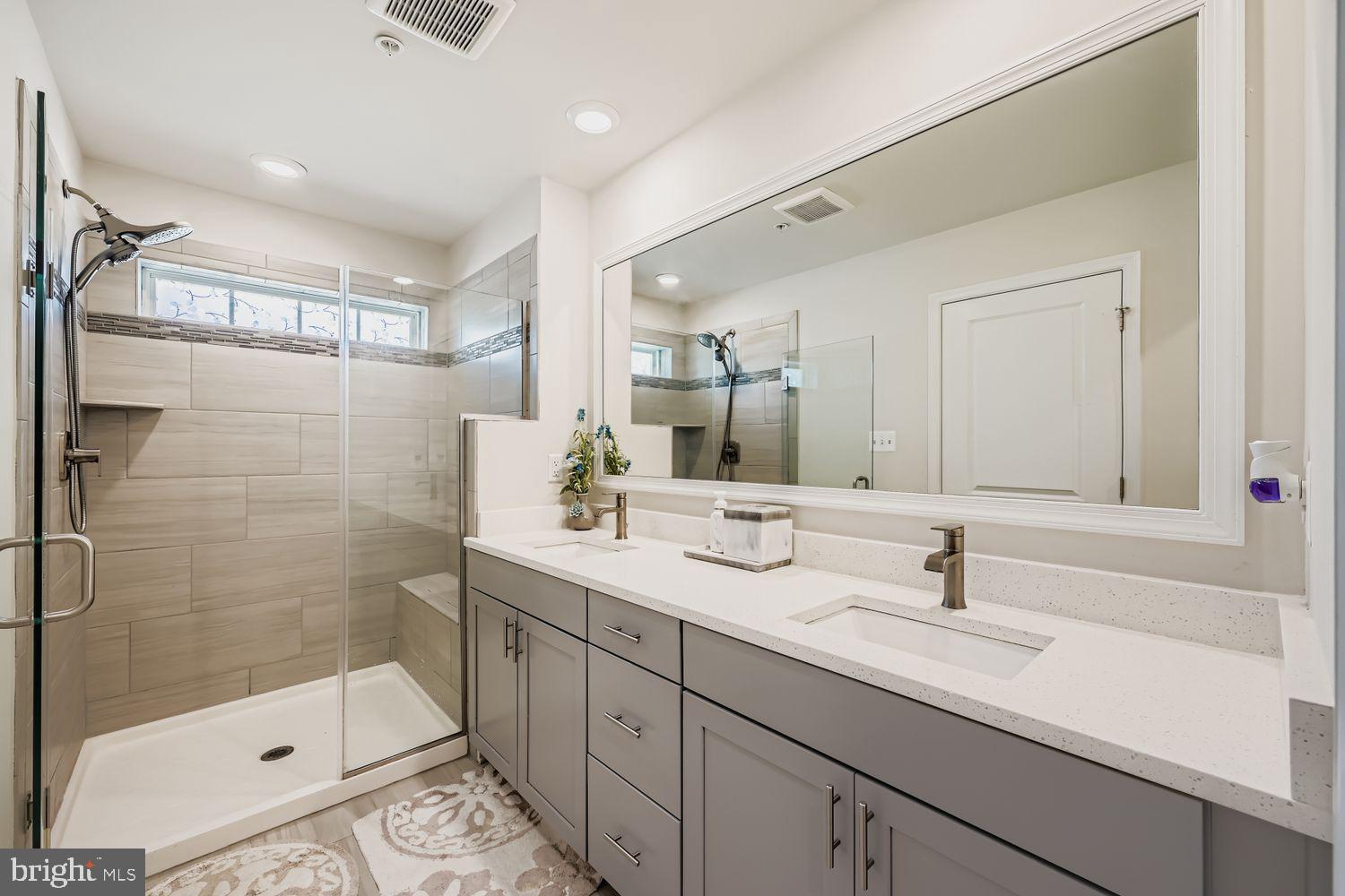 OXFORD SQUARE - Residential Lease