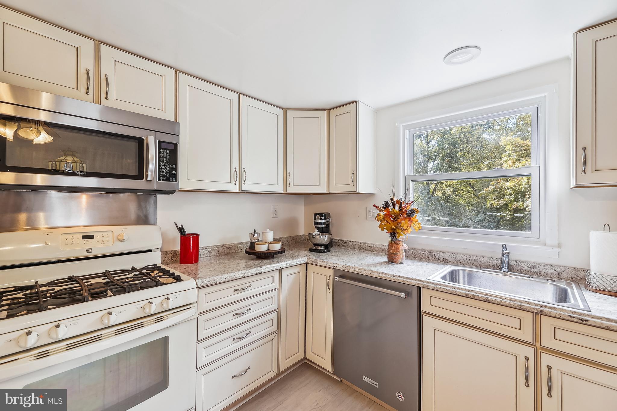 STRAWBERRY HILL EST SUB - Residential