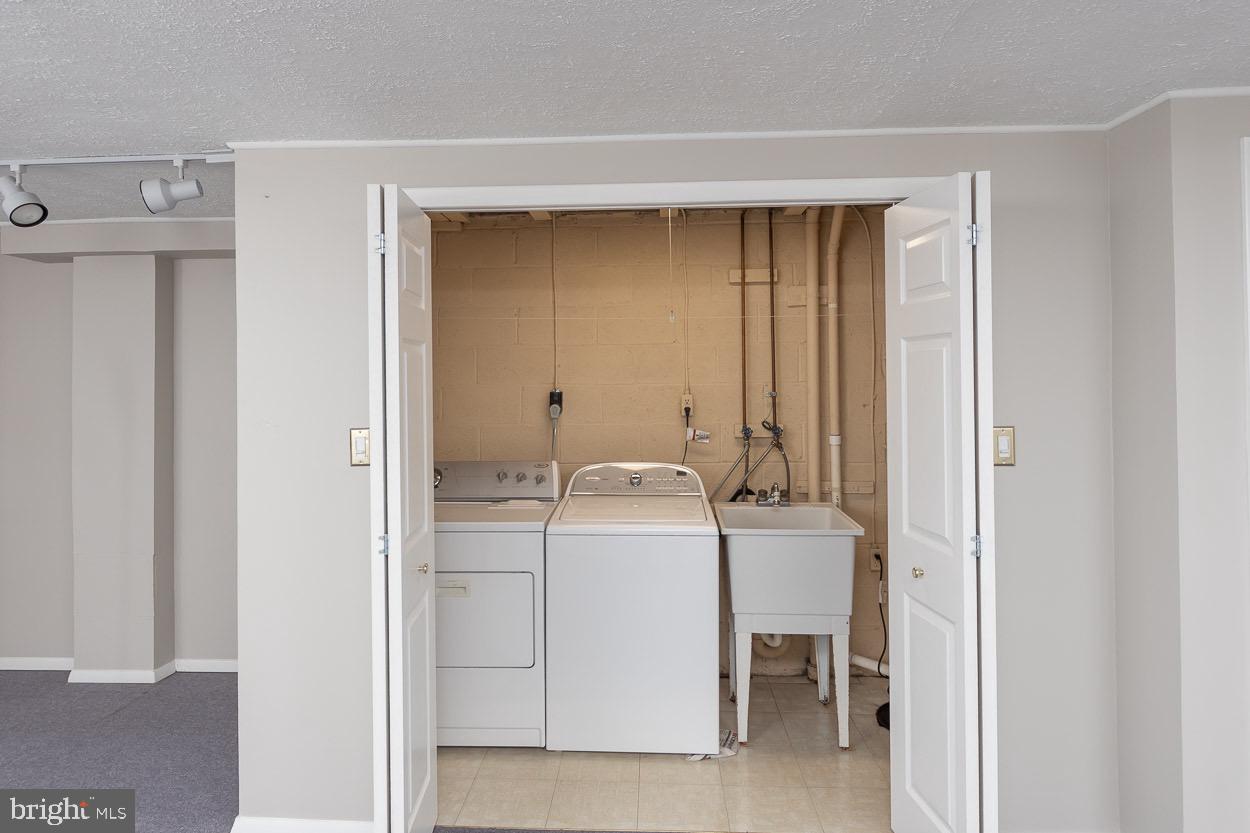 OAK HURST - Residential Lease