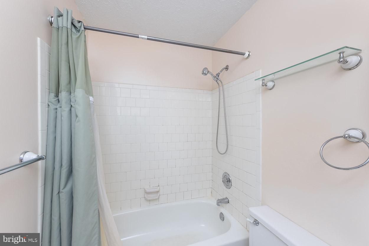 OAK HURST - Residential Lease