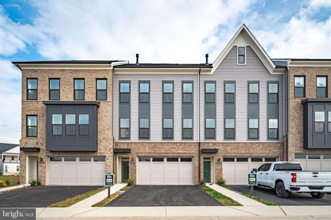 Townhouse For Sale - 23630 Winterday Drive<br/> ASHBURN, VA 20148