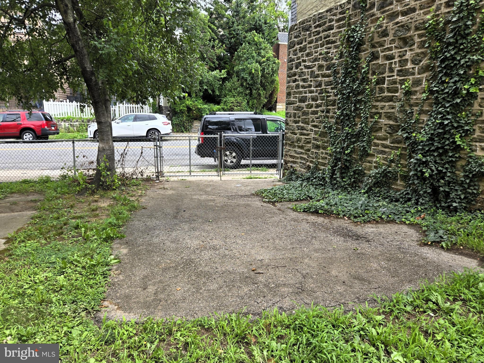 220 E TABOR ROAD