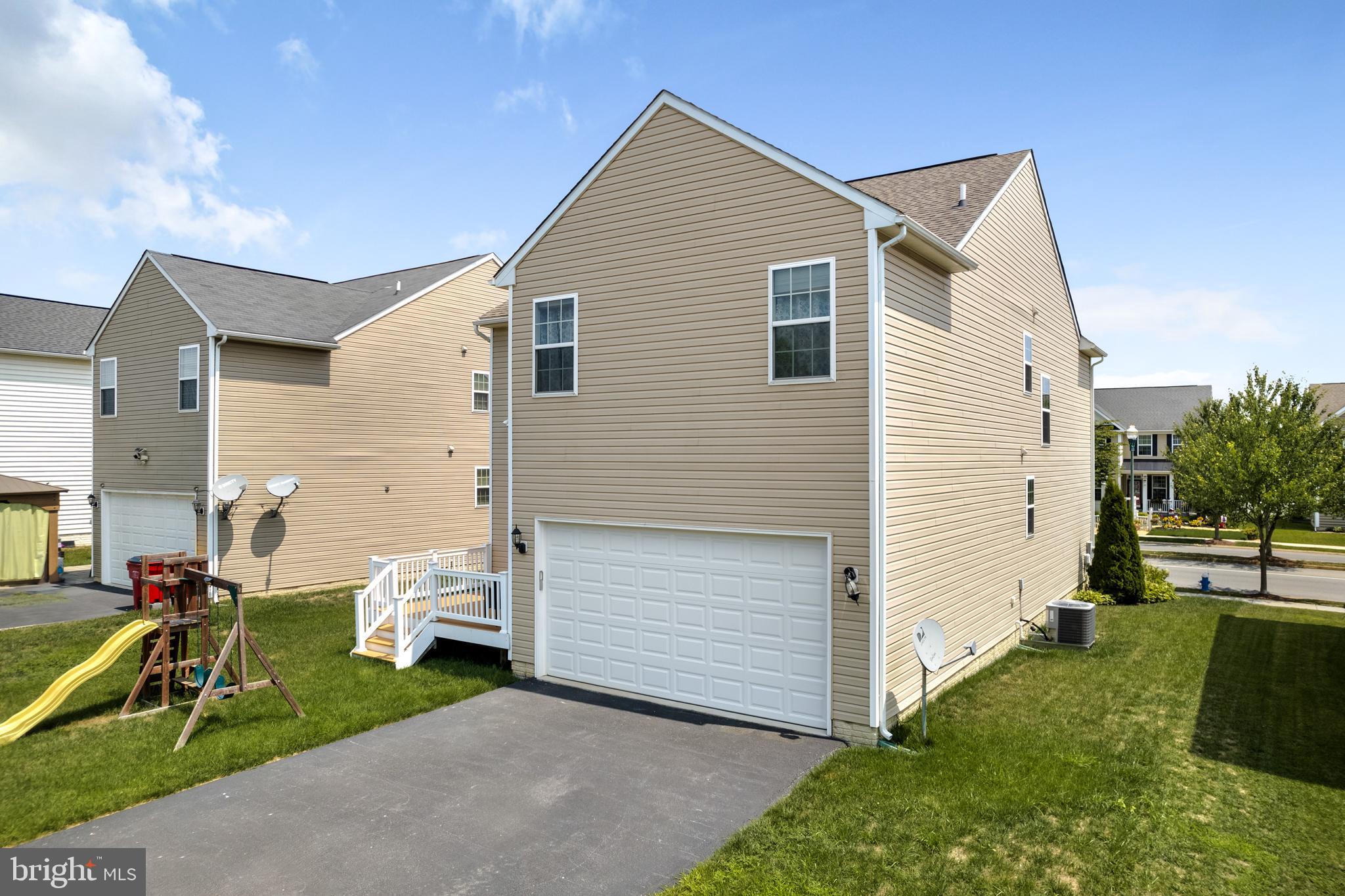 LAKELAND PLACE - Residential