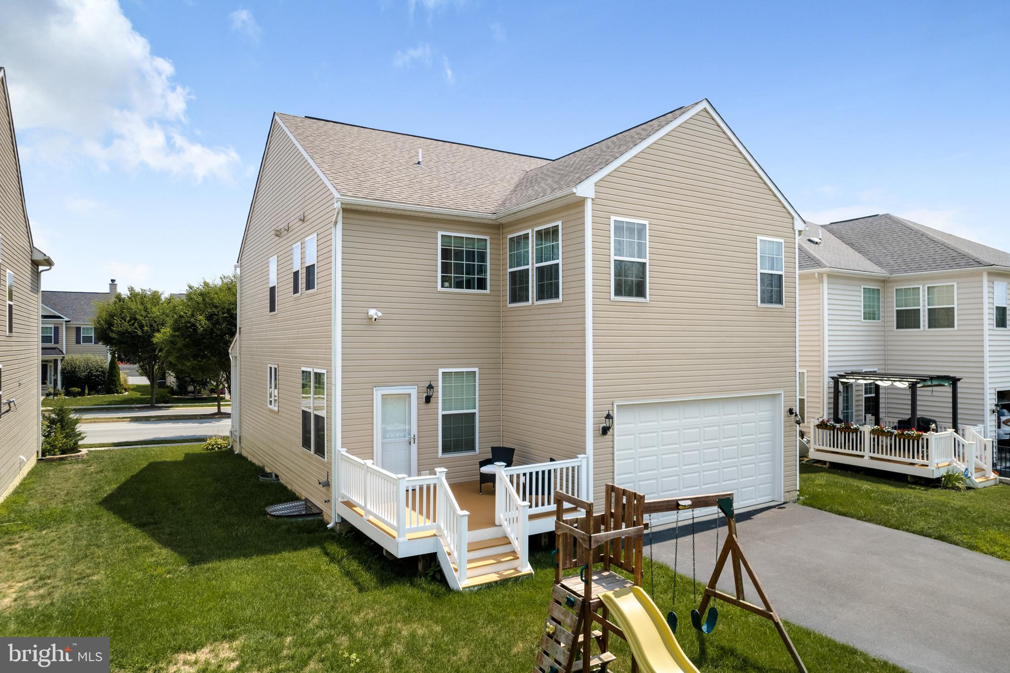 LAKELAND PLACE - Residential