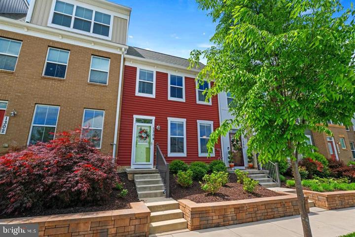 **Welcome Home to Your Modern Townhouse!**
Discover your ideal rental in this beautifully designed townhouse, built in 2019, featuring 3 spacious bedrooms and 2.5 stylish bathrooms. The heart of the home is a stunning kitchen, complete with a 12-foot island and elegant tile backsplash, perfect for entertaining or casual family meals.
Enjoy the luxury of large bedrooms, providing ample space for relaxation and personal touches. 
This townhouse is not just a home; it’s part of a vibrant community. Take advantage of the nearby community pool and gym, all within walking distance, offering a fantastic lifestyle for active individuals or families.
Don’t miss out on this incredible rental opportunity! Schedule your viewing today and step into your new life in this beautiful townhouse.