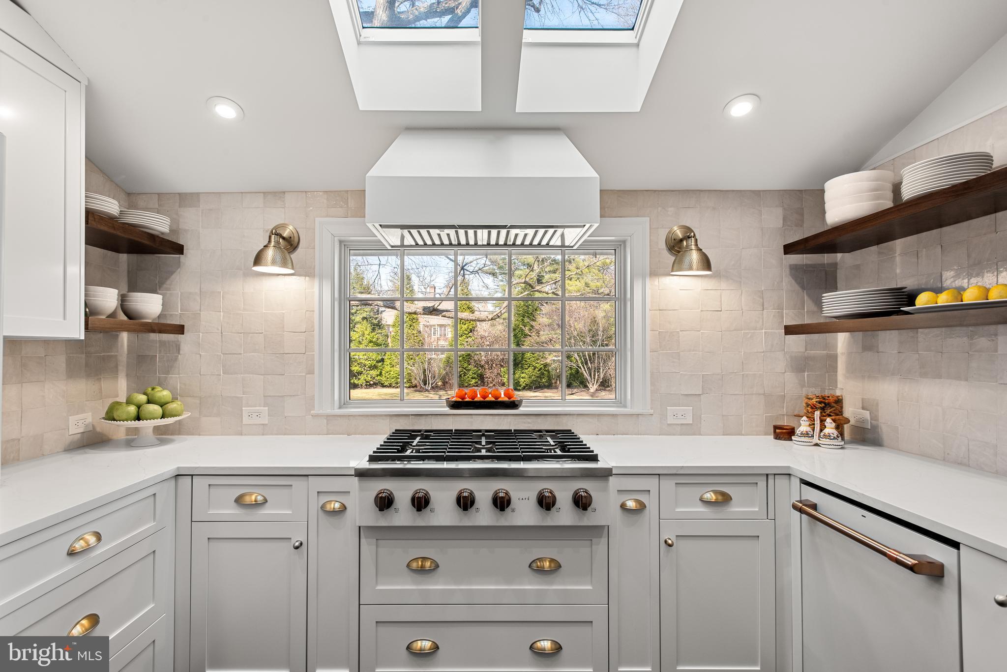 CHESTNUT HILL - Residential