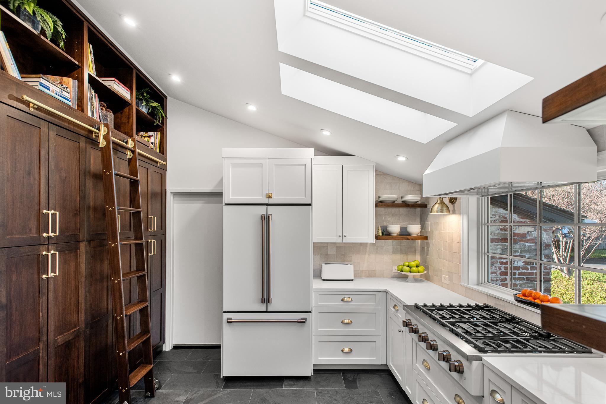 CHESTNUT HILL - Residential