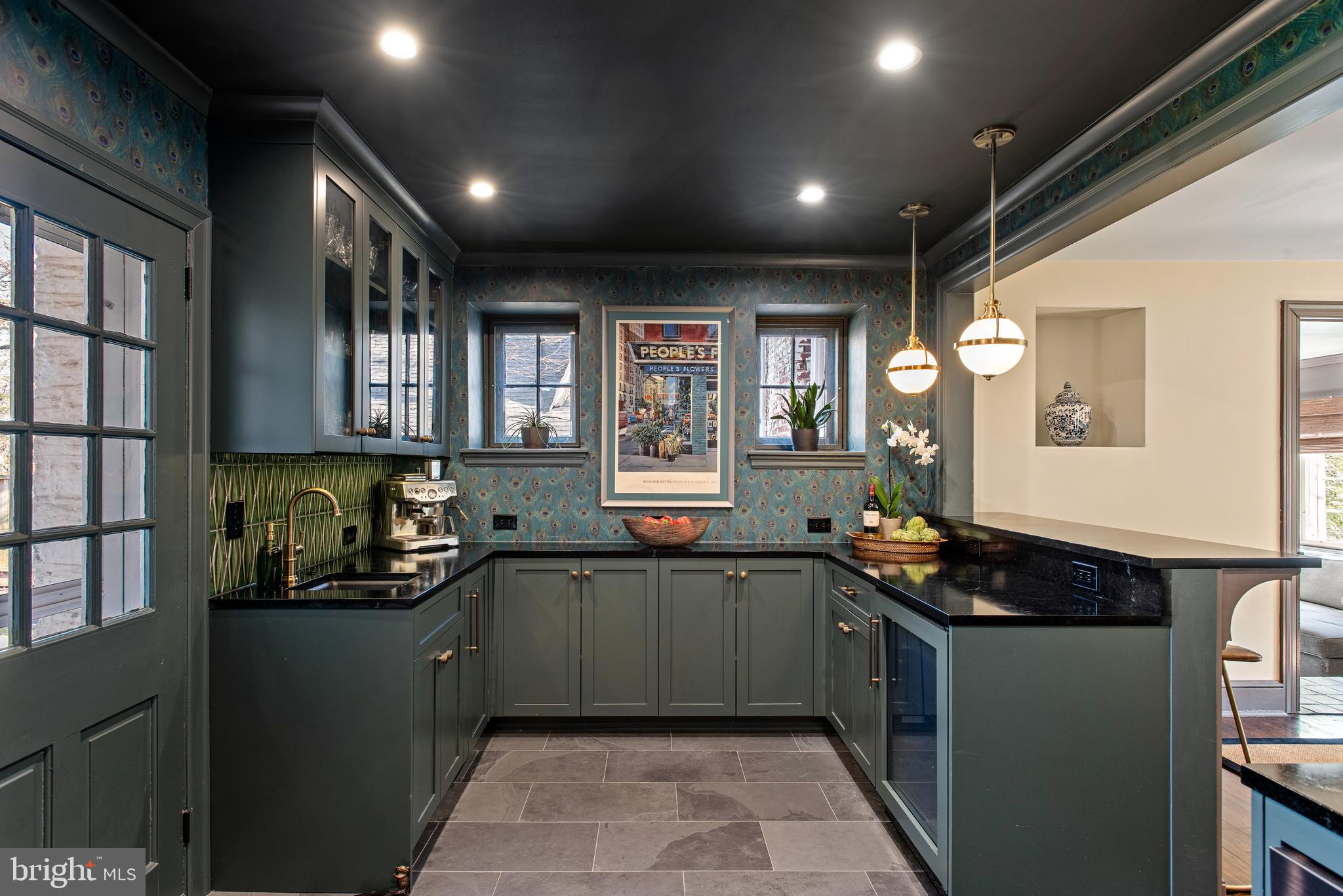 CHESTNUT HILL - Residential